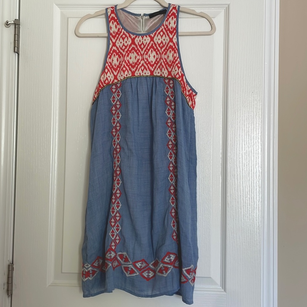 Small, THML dress comfortable, beautiful and stylish. Dress up or causal.